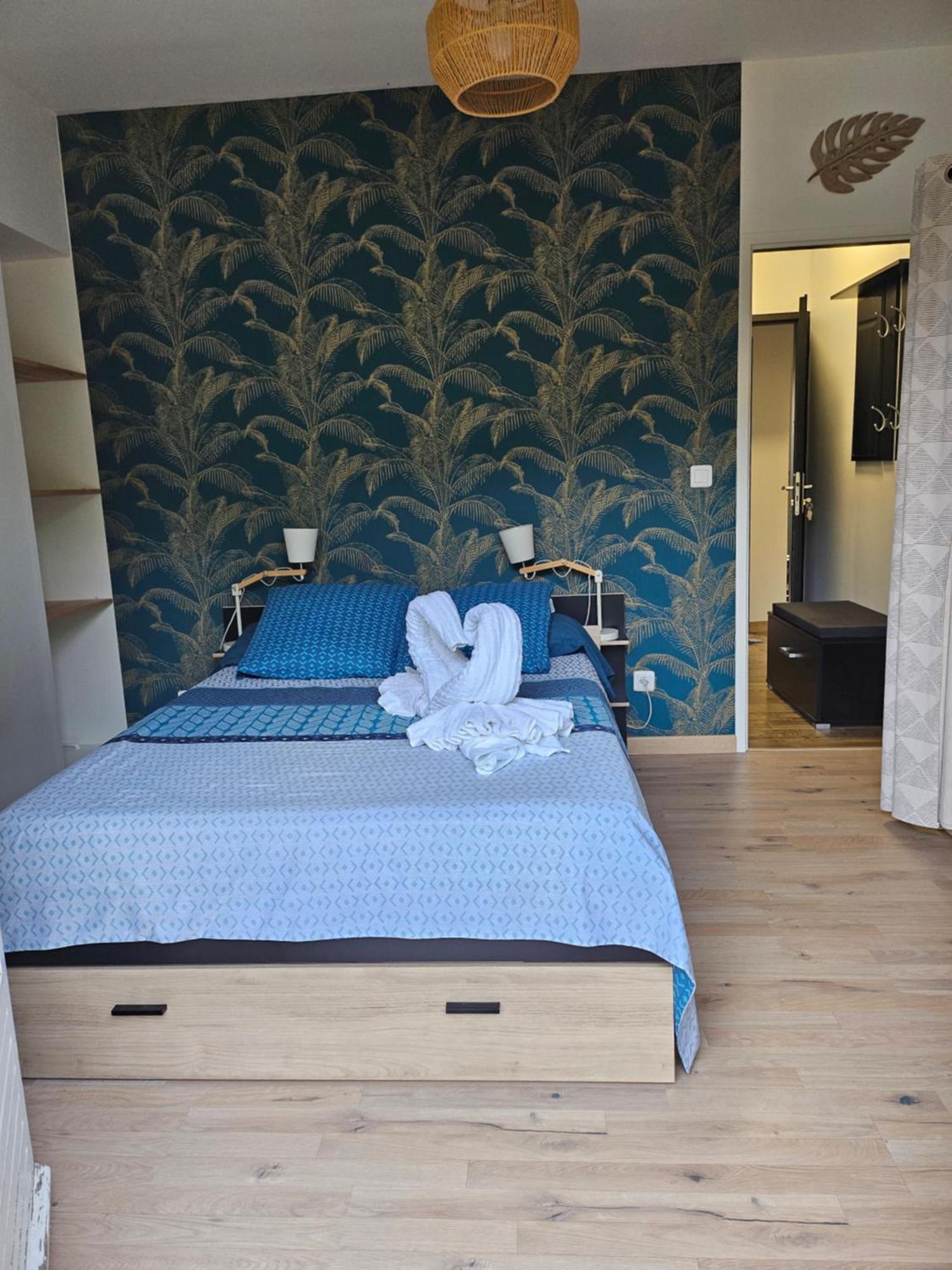 Les Chambres D'Estelle Guecelard Room photo