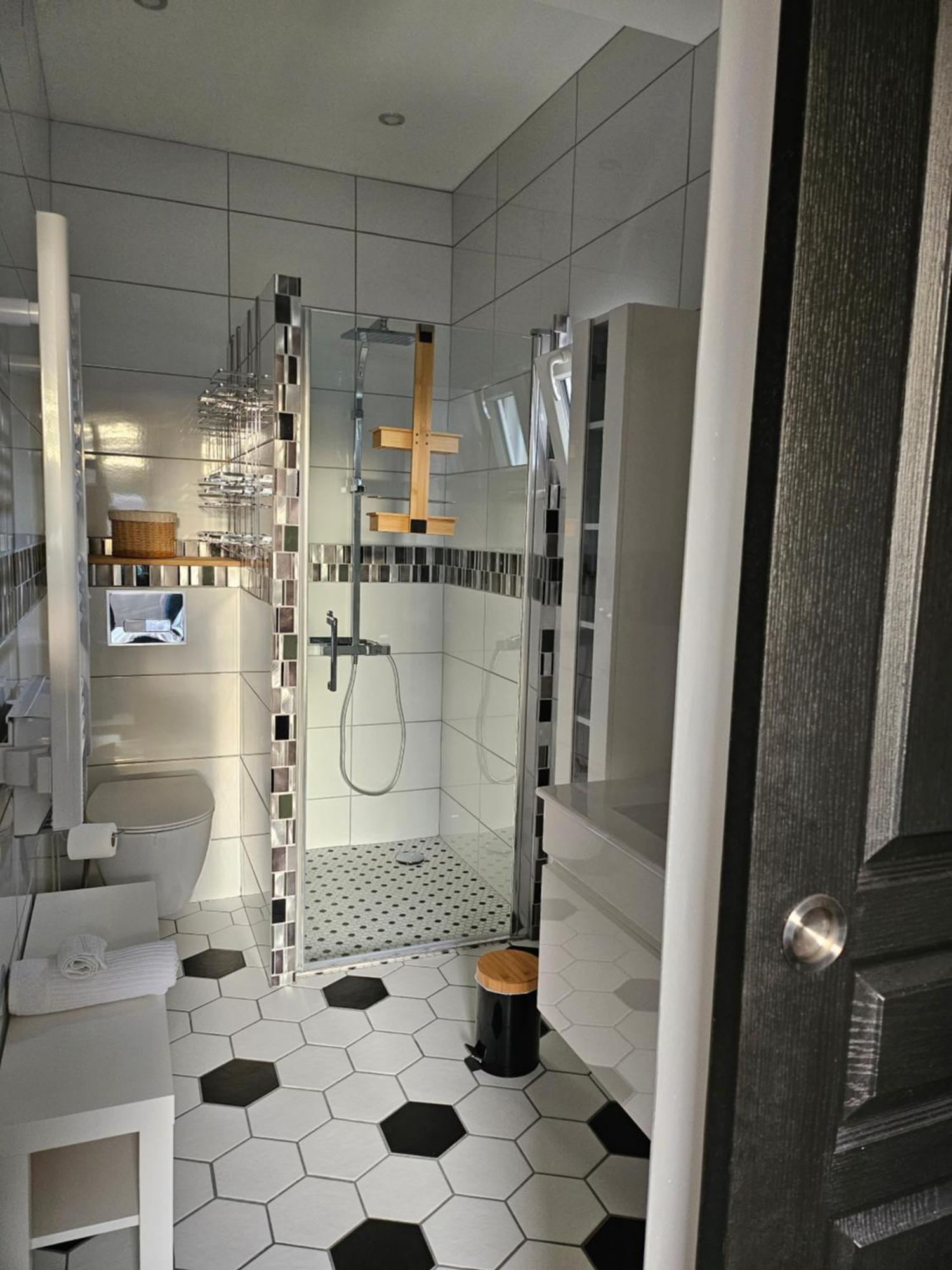 Les Chambres D'Estelle Guecelard Room photo